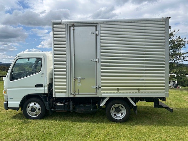 2016 Mitsubishi Canter