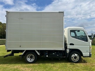 2016 Mitsubishi Canter - Thumbnail