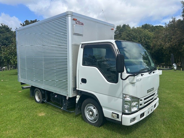 2018 Isuzu Elf