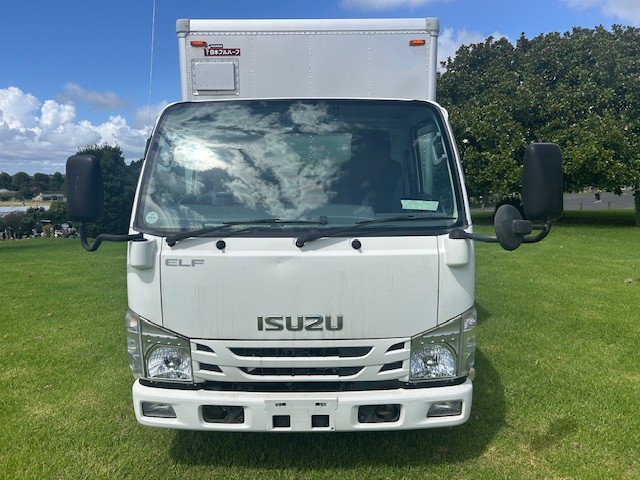 2018 Isuzu Elf