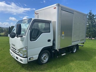 2018 Isuzu Elf - Thumbnail