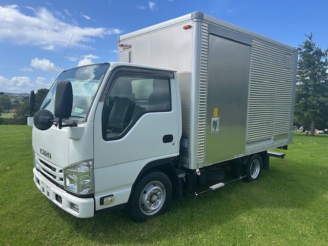 2018 Isuzu Elf