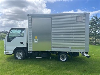 2018 Isuzu Elf - Thumbnail