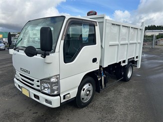 2017 Isuzu Elf - Thumbnail