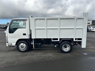 2017 Isuzu Elf - Thumbnail