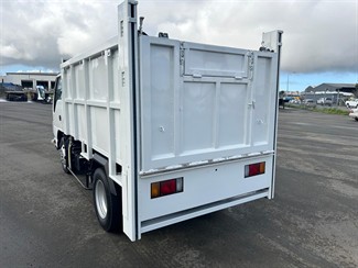 2017 Isuzu Elf - Thumbnail