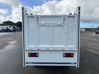 2017 Isuzu Elf - Thumbnail